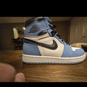 Air Jordan 1 Retro High OG “University Blue” 2021 — Size 8.5